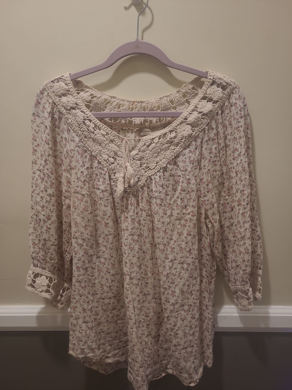 Boho Floral Crochet Trim Women's Top - Cream with Pink Accents